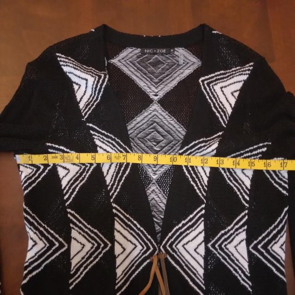 Nic + Zoe Size Mediu Boho Geometric Knit Cardigan Black and White Waist - Picture 5 of 7